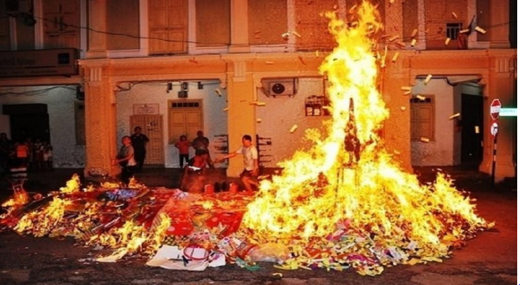 Đốt vàng mã sai quy định trong chung cư sẽ bị xử phạt như thế nào?